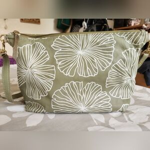 JANA LAM UMBRELLA LEATHER Floral Green Crossbody Bag 10X13